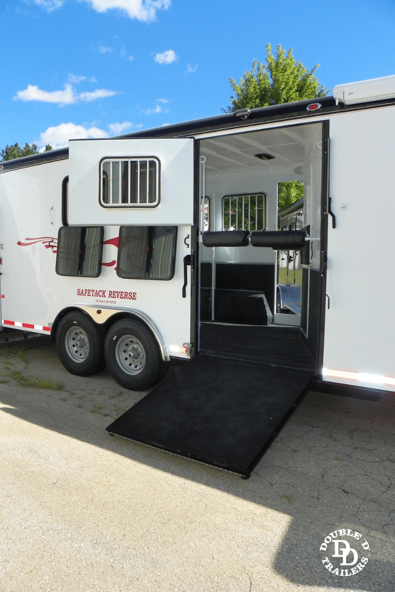 SafeTack Reverse Slant Load Horse Trailer's side ramp with an extra-wide side door for easier loading and unloading.