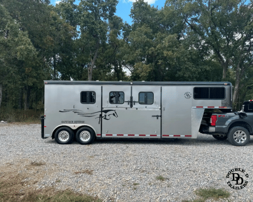 Rivet-free exterior of Double D Trailers, designed with 3M VHB bonding technology for a sleek, durable, and noise-reducing finish.